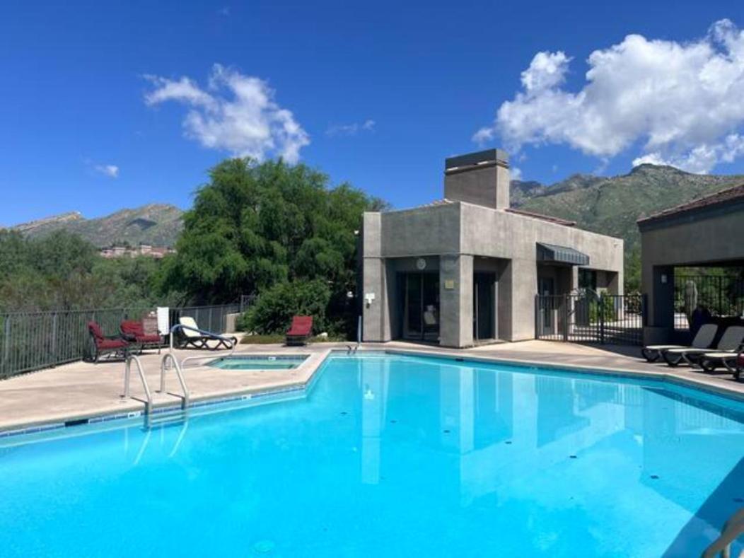 The Greens! 3br W/ Pool & *