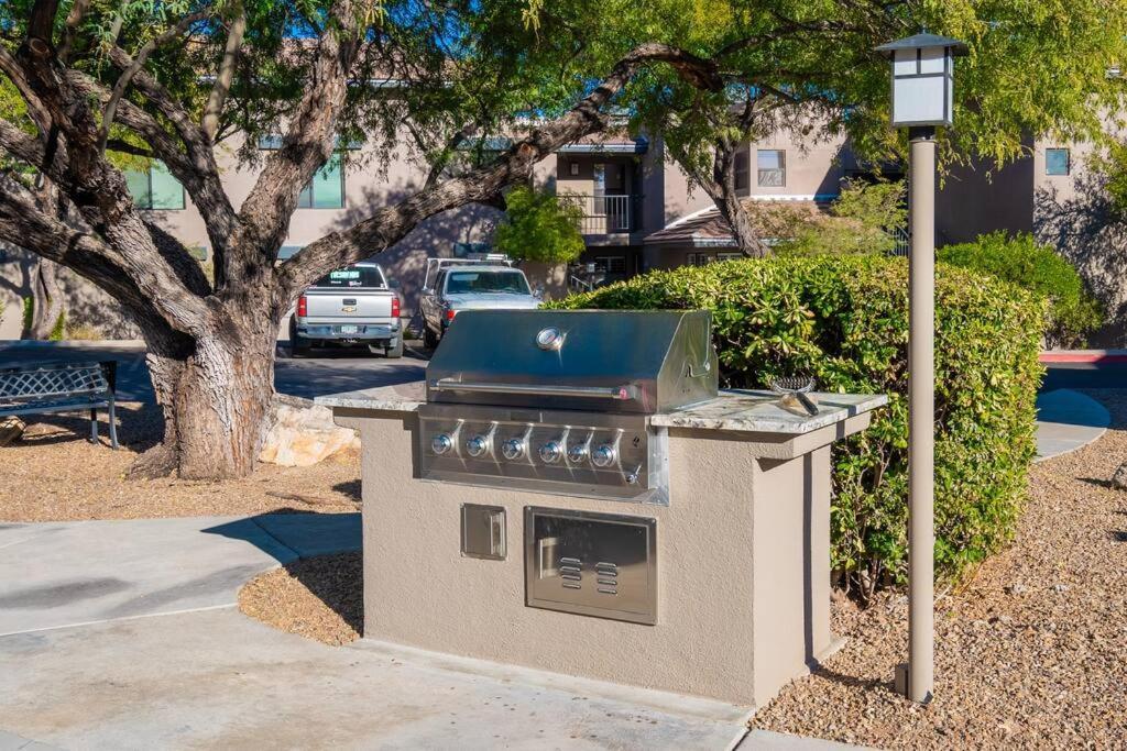 The Greens! 3br W/ Pool & Apartment Tucson